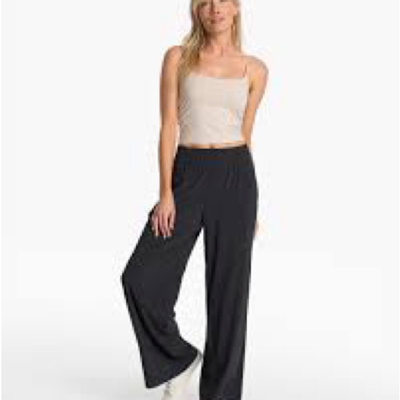 Vuori Villa Wideleg Stretch Relaxed Fit Pants black x-small short - Picture 3 of 9